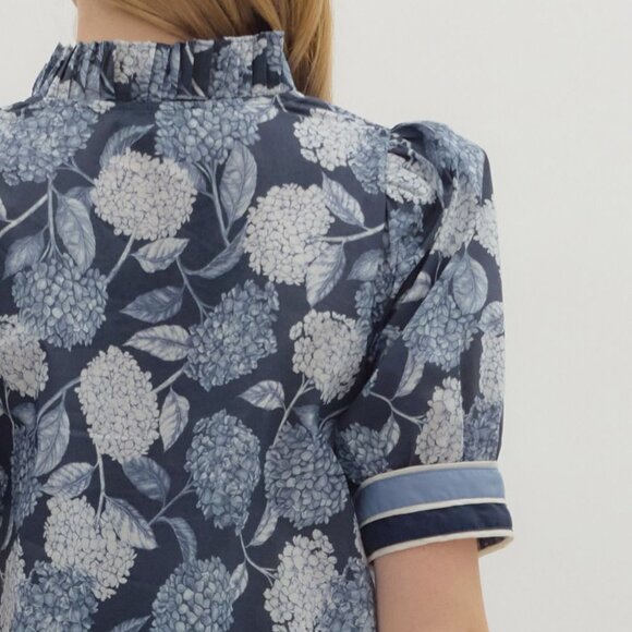 Women's Blue Floral Hydrangea Puff Sleeve Top Entro Size Medium - Picture 7 of 7